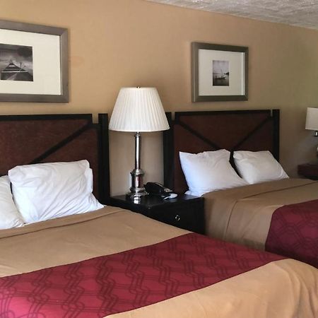 Rodeway Inn Ері Екстер'єр фото
