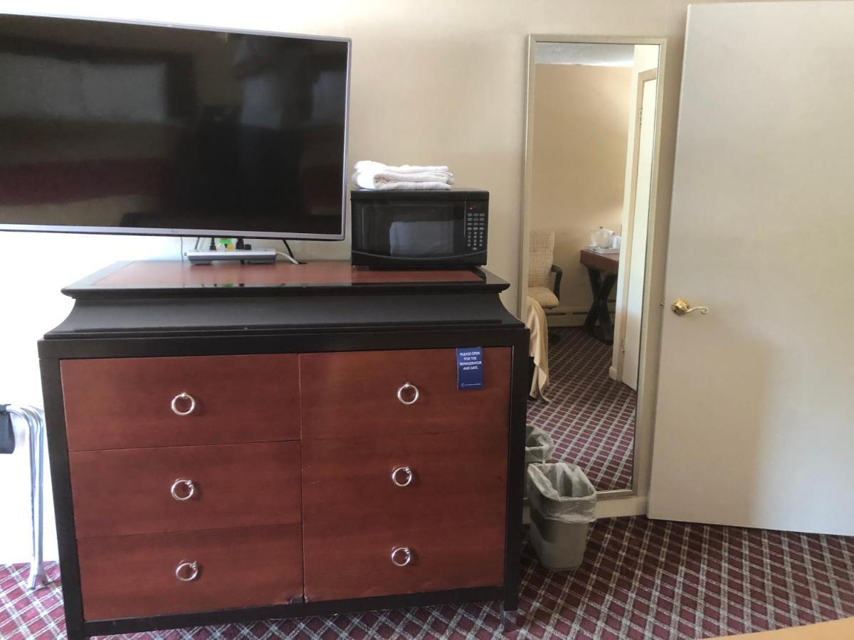 Rodeway Inn Ері Екстер'єр фото