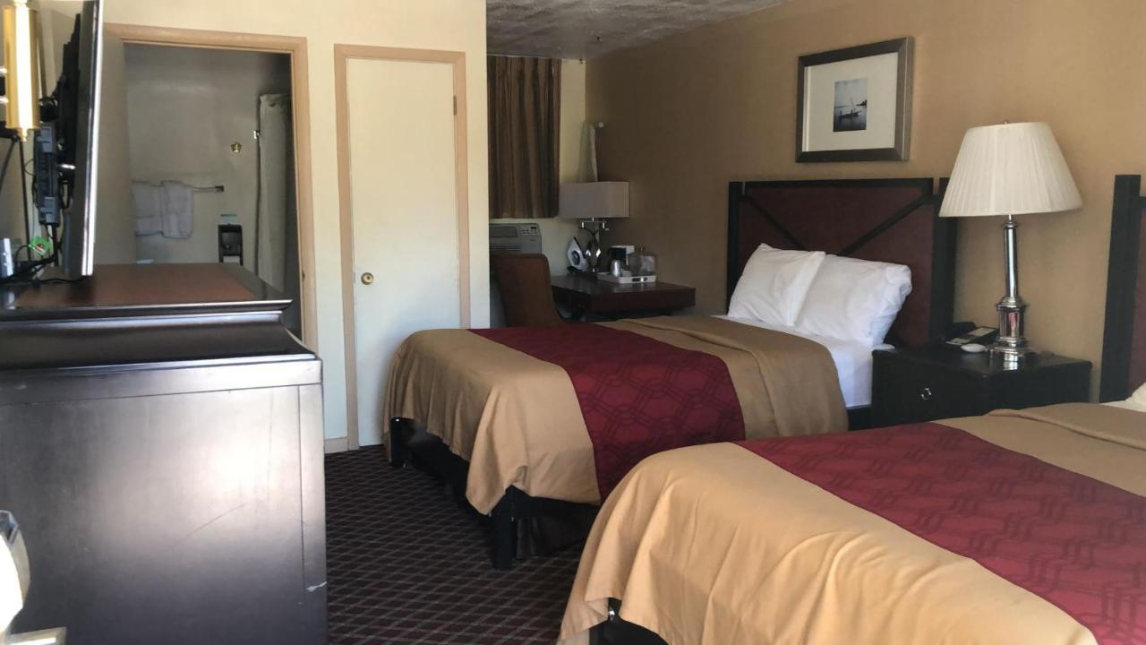 Rodeway Inn Ері Екстер'єр фото